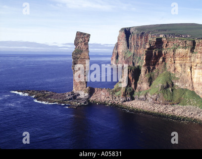 dh Sea cliffs coast scotland OLD MAN OF HOY ORKNEY Seastack red sandstone geology uk landmark cliff basalt rock paleozoic era