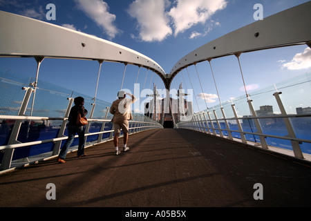 Couple on the Lowry Bridge over the Manchester Ship Canal, Salford Quays, Manchester, UK Stock Photo