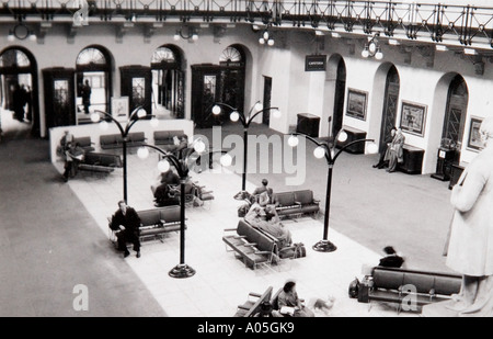 Waiting Room Old Euston Station London Early 1960 s Stock Photo Alamy waiting-room-old-euston-station-london-early-1960-s-stock-photo-alamy