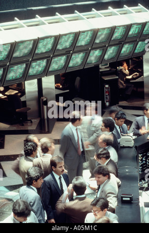 Aerial view of traders and businessmen on the floor of the Mexico City Stock Exchange Stock Photo