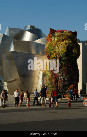 Jeff Koons's Flower 'Puppy' at the Guggenheim Museum, Bilbao, Spain Stock Photo