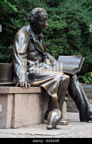 Bronze statue of Hans Christian Anderson, in Central Park, New York Stock Photo