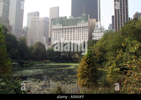 Looking across 'The Pond', Central Park, Manhattan New York Stock Photo