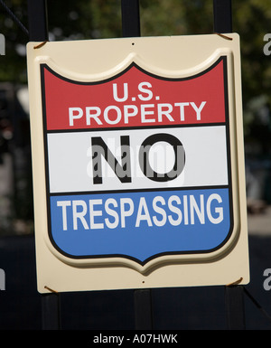 US property no trespassing sign tied to gate Hiram M Chittenden Locks Seattle Washington state USA Stock Photo