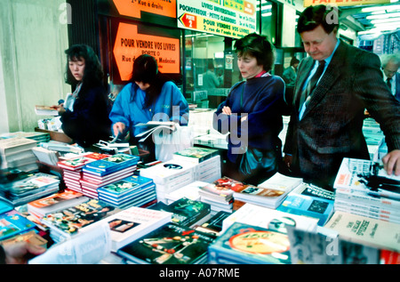 Paris France, Mixed Diverse Group of French Adults, Shopping in Street Book Stall, Bookstore Language Students france bookshop, boulevard saint michel Stock Photo
