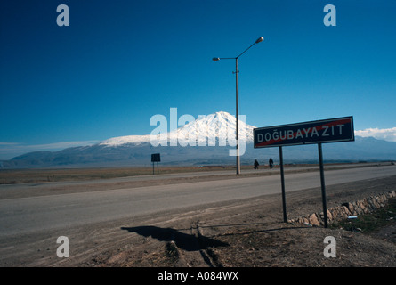 Road to Iran passing Turkey's highest peak, Mt Ararat (Agri Dagi). Stock Photo