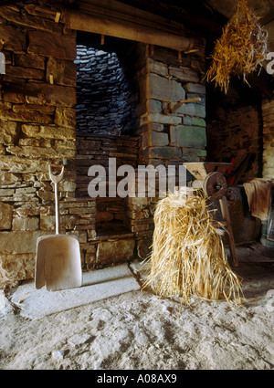 dh Farm museum CORRIGALL ORKNEY Round kiln oven bere sheaf malt bruiser and wooden shovel barley