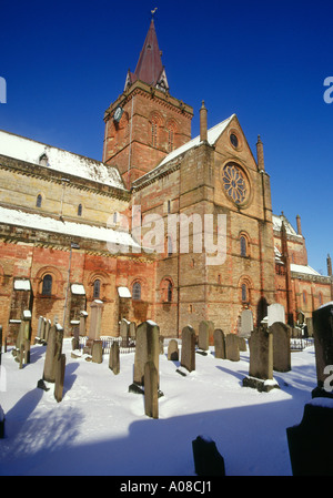 dh St Magnus Cathedral KIRKWALL ORKNEY Cathedral and grave yard in winter snow church uk scotland saint Stock Photo