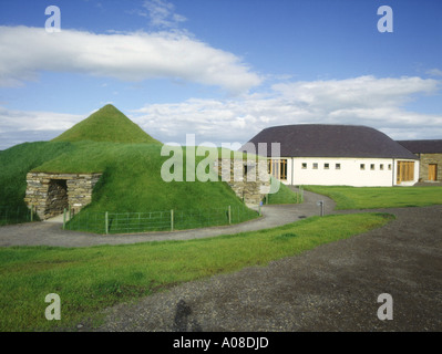 dh Vistor centre SKARA BRAE ORKNEY Replica prehistoric house and visitor centre buildings neolithic reconstruction model Stock Photo