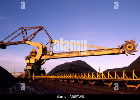 Stacker-Reclaimer loading Coal by Conveyor Belt at Westshore Terminals at Roberts Bank near Vancouver in British Columbia Canada Stock Photo