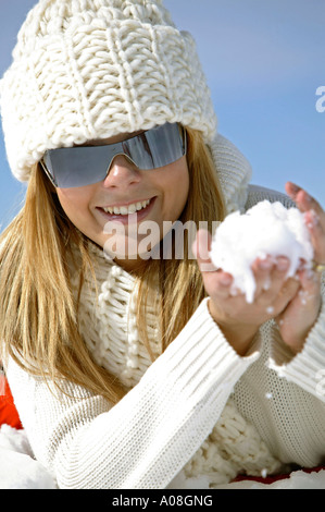 Frau im Winterurlaub, Young Woman in Mountains Winter Holiday Stock Photo