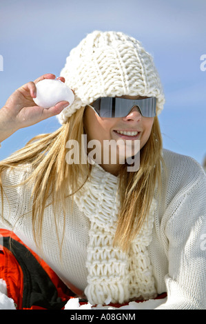 Frau im Winterurlaub, Young Woman in Mountains Winter Holiday Stock Photo