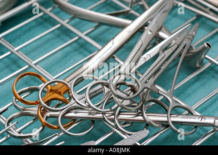 Chirurgische Instrumente OP Besteck, surgical instruments Stock Photo ...