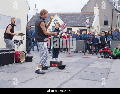 dh Folk Festival STROMNESS ORKNEY Juggler Chipolatas5 traditional entertainers street theatre performance