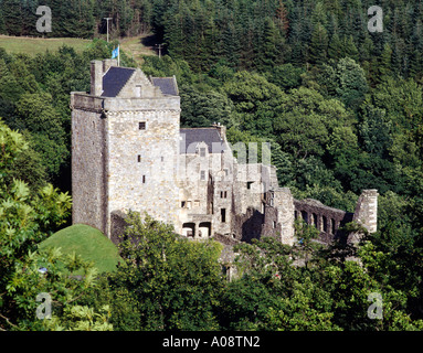dh Castle Campbell DOLLAR GLEN CLACKMANNAN Castle amongst trees Dollar Glen scotland castles gloom clackmannanshire Stock Photo
