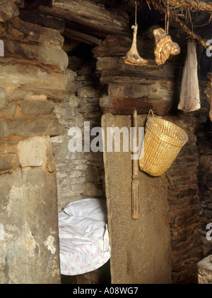 dh Kirbuster Farm Museum BIRSAY ORKNEY Orkney farmhouse Neuk bed and salted food drying interior house Stock Photo