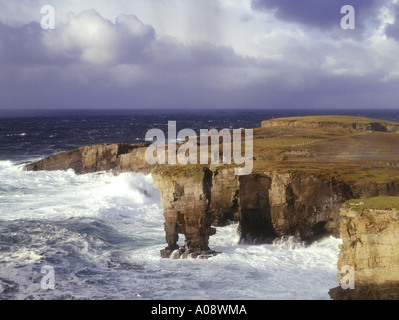 dh  YESNABY ORKNEY Yesnaby seastack and coastal cliffs and stormy sea waves Stock Photo
