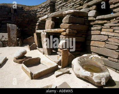 dh Neolithic village settlement SKARA BRAE ORKNEY Ruins prehistoric house room dresser scottish bronze age scotland Stock Photo