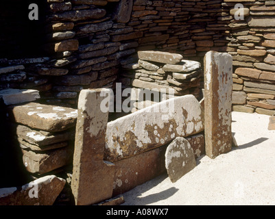dh  SKARA BRAE ORKNEY Neolithic village prehistoric house room box bed Stock Photo