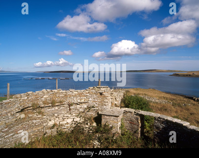 dh Hoxa SOUTH RONALDSAY ORKNEY The Howe Broch overlooking Scapa Flow prehistory archaeology Stock Photo
