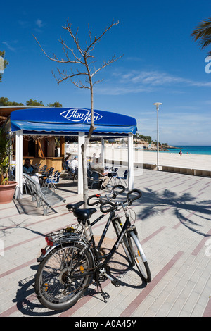 Seafront restaurant, promenade and beach in the winter season, Palma Nova, Bay of Palma, Mallorca, Balearic Islands, Spain Stock Photo