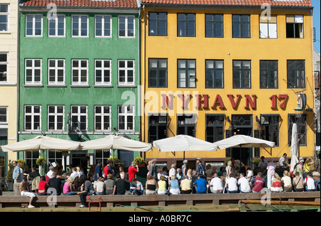 'Nyhavn 17' quayside cafe terraces, Nyhavn, Copenhagen, Denmark Stock Photo