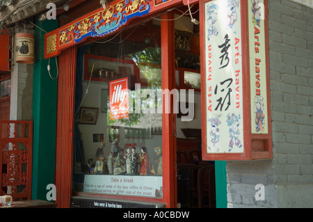 Beijing cafe and arts shop on Guozijian Street in the Back Lakes hutong area Stock Photo