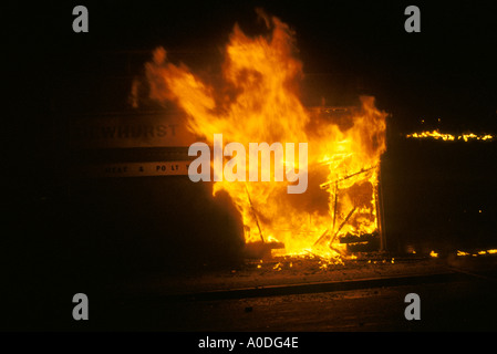 Toxteth Riots 1980s Liverpool 8 burning building rioters set fire to shops in several days of urban unrest. 1981 HOMER SYKES Stock Photo