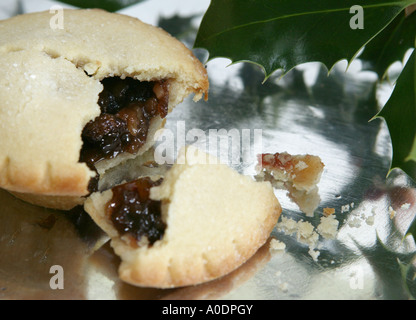christmas concepts using a single cropped minced pie Stock Photo
