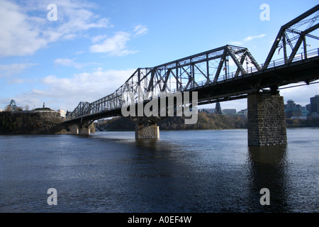 Alexandra bridge, National Gallery of Canada Ottawa River  November 2006 Stock Photo