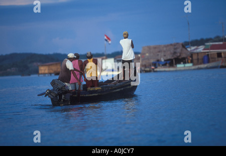 A traditional boat off the coast of the San Blas Islands in the Caribbean Panama Stock Photo