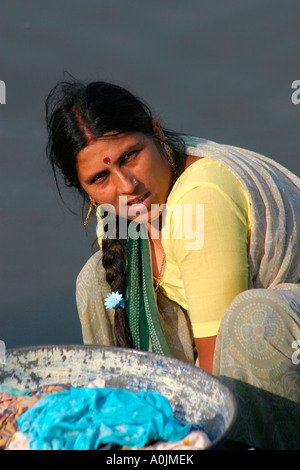 Rajasthani woman at the bathing ghat on Lake Pichola, Udaipur ...