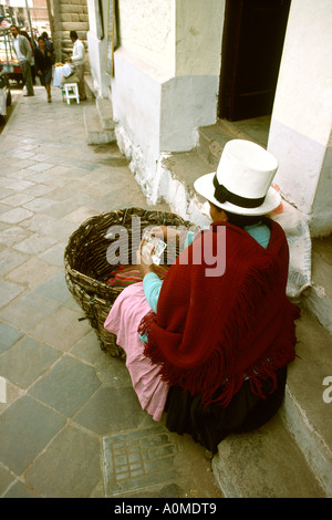 Peru Cuzco Indian woman with basket counting money Stock Photo