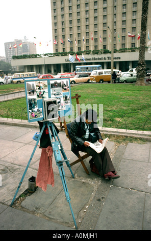 Peru Lima Itinerant photographer outside Sheraton Hotel Stock Photo