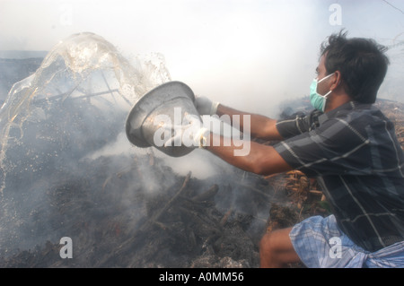 dead being burnt after Tsunami earthquake Nagapattinum Velankanni Tamil Nadu India Stock Photo