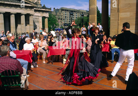 Edinburgh Festival cafe dancing in front of the Royal Scottish Academy in the city centre Princes Street Gardens. Scotland, UK Stock Photo
