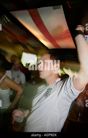 England fans celebrate after first goal during 2-0 win over Trinidad & Tobago, 2006 World Cup Finals, Famous Three Kings, London Stock Photo