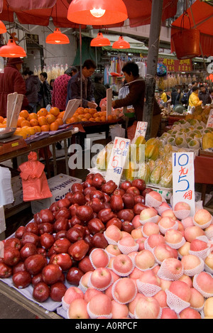dh Fruit market stall shop TAIPO HONG KONG Calligraphy tag price tags grocery fresh apple food tai po grocer products Stock Photo