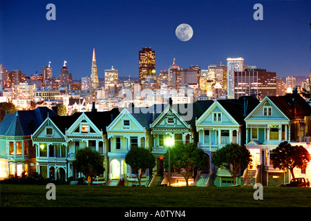 Vistorian houses at Alamo Park showing the San Francisco skyline at twilight in California Stock Photo