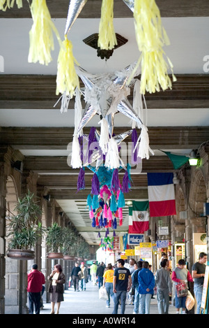 LA PIÑATA Pinatas hanging in an arcade of shops in Mexico City Stock Photo
