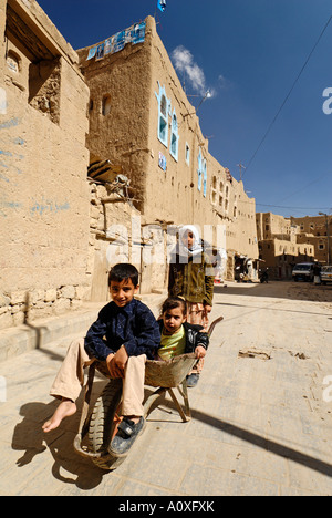 Children in the old town of Amran, Yemen Stock Photo