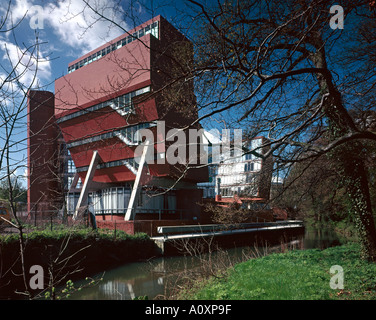 Florey Building, Queen's College, Oxford University, 1966-1971. Exterior from river banks. Architect: James Stirling Stock Photo