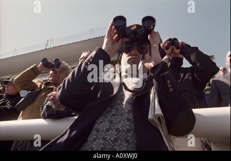 UK ENGLAND AINTREE Horseracing spectators at the Grand National Stock ...