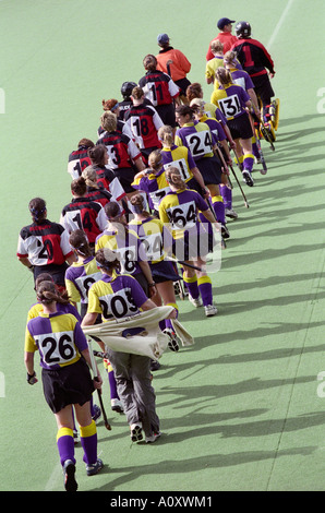 UK ENGLAND MILTON KEYNES Women's hockey teams enter the field Stock Photo