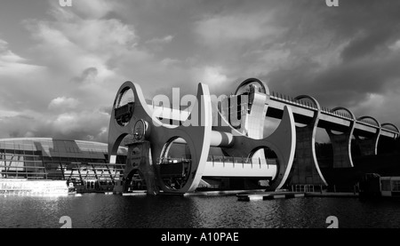The Falkirk Wheel rotating boat lift linking the Forth and Clyde Canal from Glasgow to the Canal from Edinburgh Stock Photo