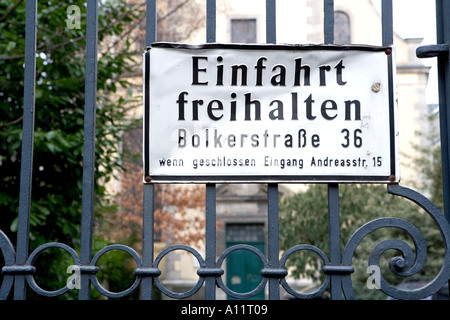 keep driveway entrance clear sign in Dusseldorf Germany Stock Photo