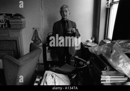 Quentin Crisp his Beaufort Street, Chelsea bed sitting room London flat immediately before he left the Uk to live in New York 1981.1980s  HOMER SYKES Stock Photo