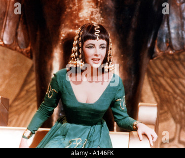 Liz taylor in cleopatra hi-res stock photography and images - Alamy