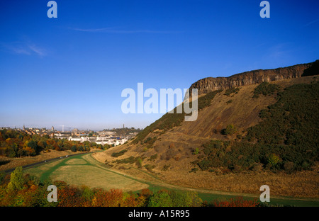 dh Salisbury Crags HOLYROOD PARK EDINBURGH Crag Cliffs parkland and city sky line Stock Photo