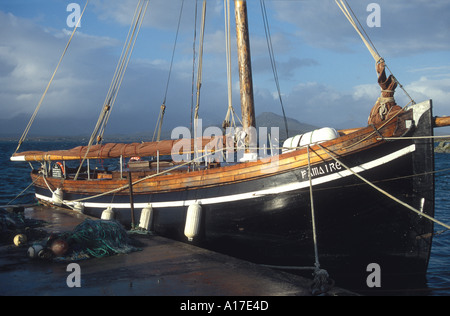 1990s bád mór type indigenous Galway Hooker class charter vessel Famaire at Letterard Quay Carna in County Galway Ireland Stock Photo